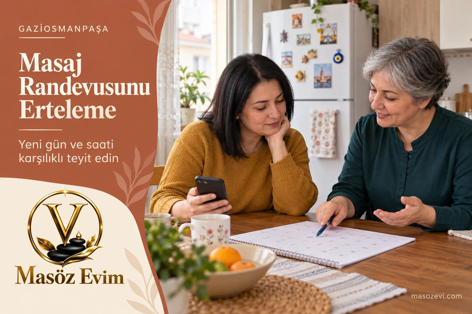Gaziosmanpaşa’da masaj randevusunu erteleme için takvime ve telefona bakan giyinik yetişkin kadın ile saat değişikliğini konuşan kadın masöz, Masöz Evim logosu